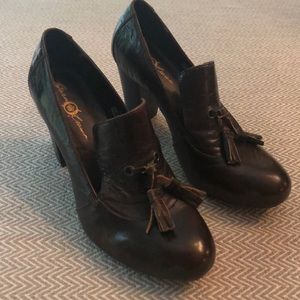 Born brown leather heels